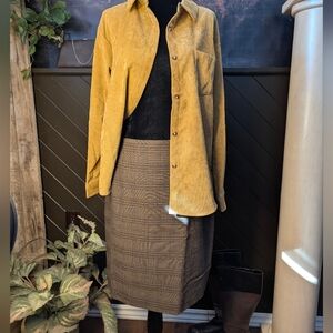 Liz Claiborne Skirt.    10